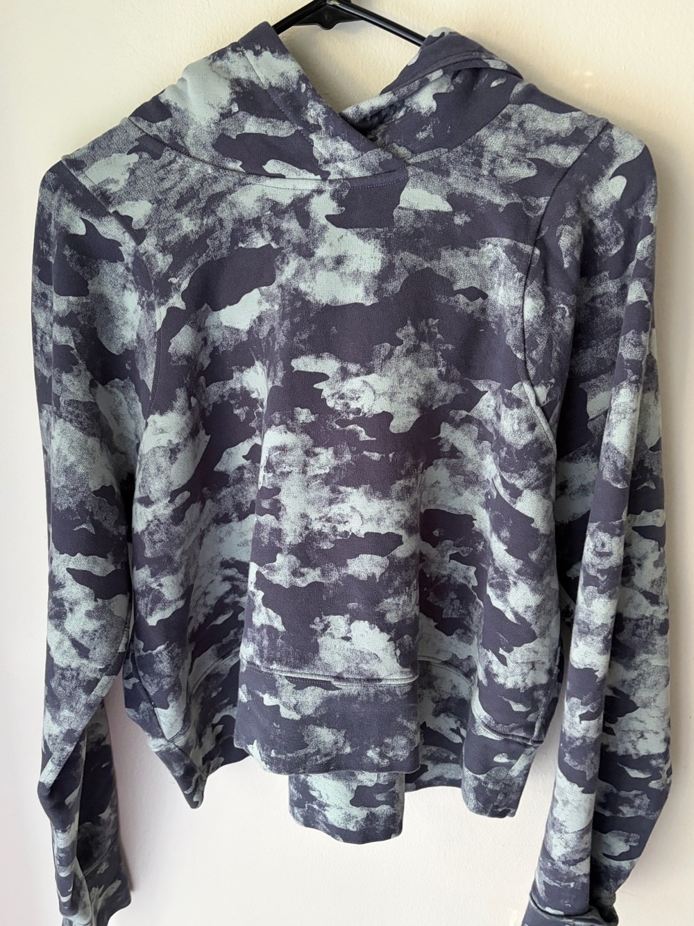 44. Size 12 LULULEMON Blue Patterned Hooded Sweatshirt